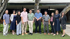 Groupt photo of the Friends of the UH Cancer Center